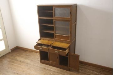 作業台付き食器棚をリペア&カスタム!金具を交換し、棚板新規製作。修繕箇所は本体と馴染ませ、木部は現状をベースにして1トーン程落ち着いた色味に着色。(収納棚、戸棚、キャビネット)