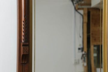 マホガニー材ホールスタンドをリペア&カスタム!鏡を新しいものに交換し、壁への固定用金具を取り付け。全体を1トーン落ち着いた色味に着色仕上げ。(ミラー、鏡、鏡台、ドレッサー、化粧台)