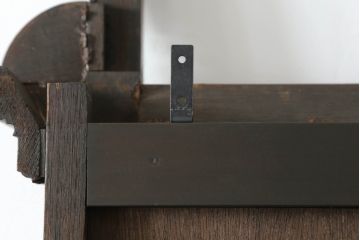 マホガニー材ホールスタンドをリペア&カスタム!鏡を新しいものに交換し、壁への固定用金具を取り付け。全体を1トーン落ち着いた色味に着色仕上げ。(ミラー、鏡、鏡台、ドレッサー、化粧台)