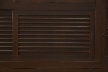 水屋箪笥サイドボードの見た目を変えずに綺麗にリペア!!本体は現状の色味を活かして仕上げ。(収納棚、テレビ台、キャビネット)