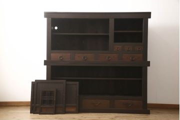 六尺水屋箪笥をリペア&カスタム!上段下段ともに棚板を製作取り付け。配線穴開け加工を施し、現状のツートンカラーを保ち仕上げ。(収納棚、戸棚、食器棚、キャビネット)