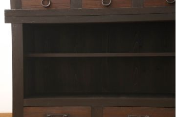 六尺水屋箪笥をリペア&カスタム!上段下段ともに棚板を製作取り付け。配線穴開け加工を施し、現状のツートンカラーを保ち仕上げ。(収納棚、戸棚、食器棚、キャビネット)