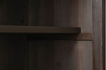 六尺水屋箪笥をリペア&カスタム!上段下段ともに棚板を製作取り付け。配線穴開け加工を施し、現状のツートンカラーを保ち仕上げ。(収納棚、戸棚、食器棚、キャビネット)