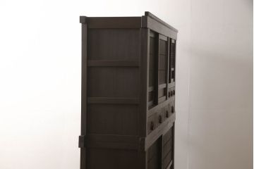 六尺水屋箪笥をリペア&カスタム!上段下段ともに棚板を製作取り付け。配線穴開け加工を施し、現状のツートンカラーを保ち仕上げ。(収納棚、戸棚、食器棚、キャビネット)