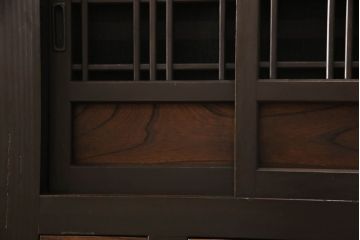 六尺水屋箪笥をリペア&カスタム!上段下段ともに棚板を製作取り付け。配線穴開け加工を施し、現状のツートンカラーを保ち仕上げ。(収納棚、戸棚、食器棚、キャビネット)