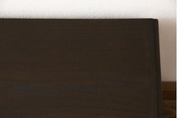 ローボードの見た目を変えずに綺麗にリペア!修繕箇所は本体と馴染ませ、木部は現状をベースにして1トーン程落ち着いた色味に着色。(テレビ台、テレビボード、収納棚、吊り戸棚、ヴィンテージ)