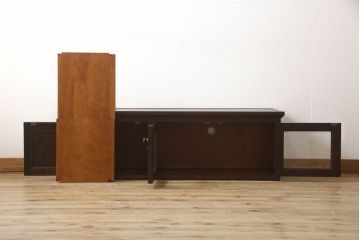 北海道民芸家具のテレビ台をリペア&カスタム!金具(取っ手)は現状のものを使用し上の方へ移動。扉にはクリアの面取りガラスに。配線用の穴あけ加工を施し、現状をベースにして1トーン程落ち着いた色味に着色。(テレビボード、ローボード、ローキャビネット、収納棚、リビングボード)
