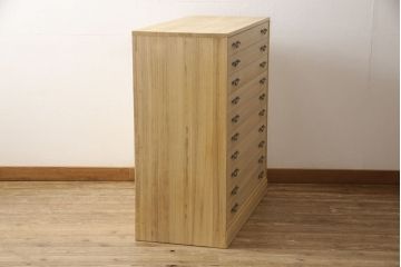 桐里工房製の桐箪笥の見た目を変えずに奇麗にリペア!本体は現状の色を残した木味仕上げに着色。(桐たんす、小袖タンス、和タンス)