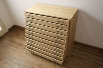 桐里工房製の桐箪笥の見た目を変えずに奇麗にリペア!本体は現状の色を残した木味仕上げに着色。(桐たんす、小袖タンス、和タンス)