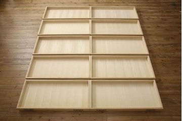 桐里工房製の桐箪笥の見た目を変えずに奇麗にリペア!本体は現状の色を残した木味仕上げに着色。(桐たんす、小袖タンス、和タンス)
