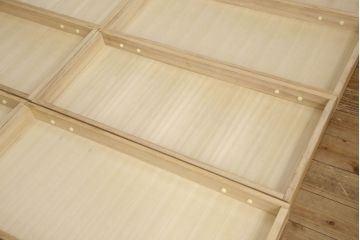 桐里工房製の桐箪笥の見た目を変えずに奇麗にリペア!本体は現状の色を残した木味仕上げに着色。(桐たんす、小袖タンス、和タンス)