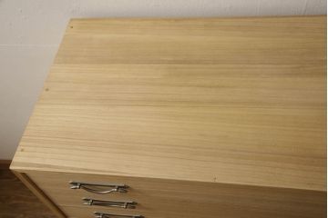 桐里工房製の桐箪笥の見た目を変えずに奇麗にリペア!本体は現状の色を残した木味仕上げに着色。(桐たんす、小袖タンス、和タンス)
