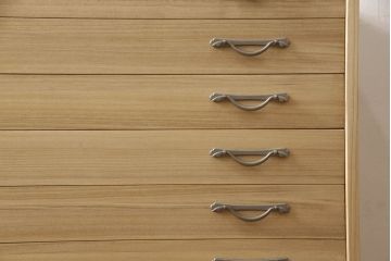 桐里工房製の桐箪笥の見た目を変えずに奇麗にリペア!本体は現状の色を残した木味仕上げに着色。(桐たんす、小袖タンス、和タンス)