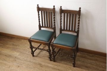 オーク材製のチェアをリペア&カスタム!元の木色をベースに1トーンほど落ち着いたお色味に着色。座面をご希望の生地に張り替え。(ダイニングチェア、椅子)