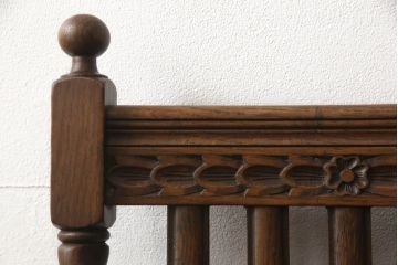 オーク材製のチェアをリペア&カスタム!元の木色をベースに1トーンほど落ち着いたお色味に着色。座面をご希望の生地に張り替え。(ダイニングチェア、椅子)