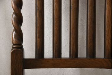 オーク材製のチェアをリペア&カスタム!元の木色をベースに1トーンほど落ち着いたお色味に着色。座面をご希望の生地に張り替え。(ダイニングチェア、椅子)
