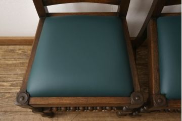 オーク材製のチェアをリペア&カスタム!元の木色をベースに1トーンほど落ち着いたお色味に着色。座面をご希望の生地に張り替え。(ダイニングチェア、椅子)