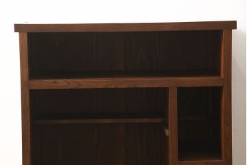大正昭和初期の収納箪笥の見た目を変えずに奇麗にリペア!引手や取っ手の金具部分は現状のものを使用。現状の色味をベースにワントーン程濃くなるように着色。(関東水屋箪笥、サイドキャビネット、収納棚、戸棚、茶箪笥)