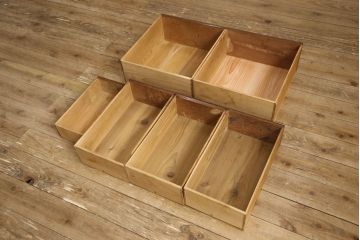 大正昭和初期の収納箪笥の見た目を変えずに奇麗にリペア!引手や取っ手の金具部分は現状のものを使用。現状の色味をベースにワントーン程濃くなるように着色。(関東水屋箪笥、サイドキャビネット、収納棚、戸棚、茶箪笥)