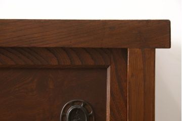 大正昭和初期の収納箪笥の見た目を変えずに奇麗にリペア!引手や取っ手の金具部分は現状のものを使用。現状の色味をベースにワントーン程濃くなるように着色。(関東水屋箪笥、サイドキャビネット、収納棚、戸棚、茶箪笥)