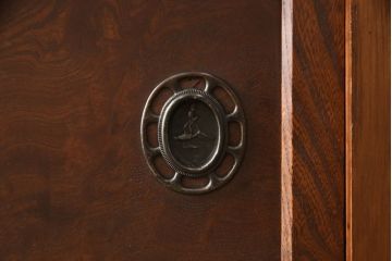 大正昭和初期の収納箪笥の見た目を変えずに奇麗にリペア!引手や取っ手の金具部分は現状のものを使用。現状の色味をベースにワントーン程濃くなるように着色。(関東水屋箪笥、サイドキャビネット、収納棚、戸棚、茶箪笥)