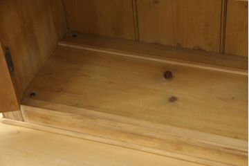 イギリスアンティークのキャビネットリペア&カスタム!天板は両端を5mm(計10mm)ずつカット。現状の色味をベースに着色。(食器棚、戸棚、カップボード)