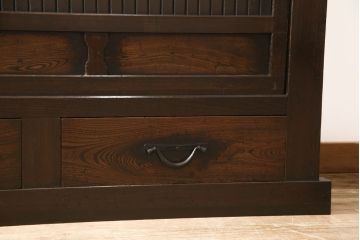 水屋箪笥のサイドボードをリペア&カスタム!天板上部のズレ止めは平らになるよう修正。現状のお品物に合わせて着色。(キャビネット、収納棚、食器棚、収納箪笥)