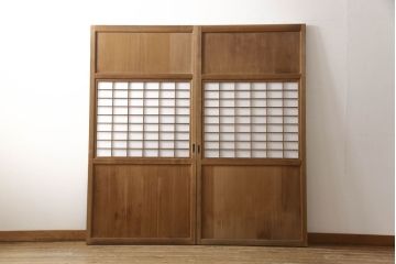 障子帯戸の見た目を変えずに奇麗にリペア!V型戸車を取り付け、プラスチック障子紙に張り替え。鏡板の隙間防止処理。着色は行わず、シミ抜きのみで仕上げ。(障子戸、格子戸、板戸、引き戸、建具)