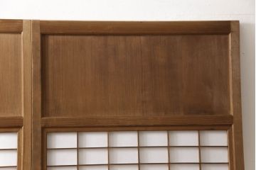 障子帯戸の見た目を変えずに奇麗にリペア!V型戸車を取り付け、プラスチック障子紙に張り替え。鏡板の隙間防止処理。着色は行わず、シミ抜きのみで仕上げ。(障子戸、格子戸、板戸、引き戸、建具)