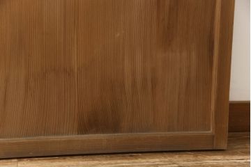 障子帯戸の見た目を変えずに奇麗にリペア!V型戸車を取り付け、プラスチック障子紙に張り替え。鏡板の隙間防止処理。着色は行わず、シミ抜きのみで仕上げ。(障子戸、格子戸、板戸、引き戸、建具)