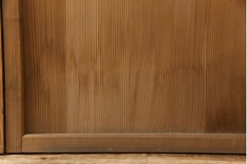 障子帯戸の見た目を変えずに奇麗にリペア!V型戸車を取り付け、プラスチック障子紙に張り替え。鏡板の隙間防止処理。着色は行わず、シミ抜きのみで仕上げ。(障子戸、格子戸、板戸、引き戸、建具)