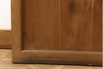 障子帯戸の見た目を変えずに奇麗にリペア!V型戸車を取り付け、プラスチック障子紙に張り替え。鏡板の隙間防止処理。着色は行わず、シミ抜きのみで仕上げ。(障子戸、格子戸、板戸、引き戸、建具)