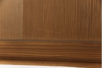 障子帯戸の見た目を変えずに奇麗にリペア!V型戸車を取り付け、プラスチック障子紙に張り替え。鏡板の隙間防止処理。着色は行わず、シミ抜きのみで仕上げ。(障子戸、格子戸、板戸、引き戸、建具)