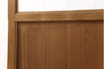 障子帯戸の見た目を変えずに奇麗にリペア!V型戸車を取り付け、プラスチック障子紙に張り替え。鏡板の隙間防止処理。着色は行わず、シミ抜きのみで仕上げ。(障子戸、格子戸、板戸、引き戸、建具)