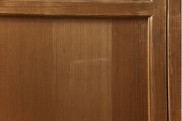 障子帯戸の見た目を変えずに奇麗にリペア!V型戸車を取り付け、プラスチック障子紙に張り替え。鏡板の隙間防止処理。着色は行わず、シミ抜きのみで仕上げ。(障子戸、格子戸、板戸、引き戸、建具)