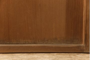 障子帯戸の見た目を変えずに奇麗にリペア!V型戸車を取り付け、プラスチック障子紙に張り替え。鏡板の隙間防止処理。着色は行わず、シミ抜きのみで仕上げ。(障子戸、格子戸、板戸、引き戸、建具)