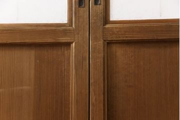 障子帯戸の見た目を変えずに奇麗にリペア!V型戸車を取り付け、プラスチック障子紙に張り替え。鏡板の隙間防止処理。着色は行わず、シミ抜きのみで仕上げ。(障子戸、格子戸、板戸、引き戸、建具)