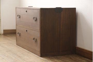 桐箪笥をリペア&カスタム!天板を補強し、金具をフラットに修正。背面に配線用の穴あけ加工。自然な茶色に着色仕上げ。(ローボード、テレビ台、ローチェスト、引き出し、桐箪笥、桐たんす、収納箪笥、時代箪笥)