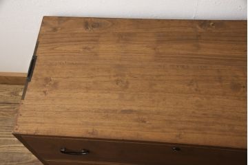 桐箪笥をリペア&カスタム!天板を補強し、金具をフラットに修正。背面に配線用の穴あけ加工。自然な茶色に着色仕上げ。(ローボード、テレビ台、ローチェスト、引き出し、桐箪笥、桐たんす、収納箪笥、時代箪笥)