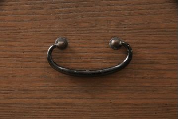 桐箪笥をリペア&カスタム!天板を補強し、金具をフラットに修正。背面に配線用の穴あけ加工。自然な茶色に着色仕上げ。(ローボード、テレビ台、ローチェスト、引き出し、桐箪笥、桐たんす、収納箪笥、時代箪笥)
