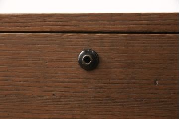 桐箪笥をリペア&カスタム!天板を補強し、金具をフラットに修正。背面に配線用の穴あけ加工。自然な茶色に着色仕上げ。(ローボード、テレビ台、ローチェスト、引き出し、桐箪笥、桐たんす、収納箪笥、時代箪笥)