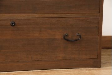 桐箪笥をリペア&カスタム!天板を補強し、金具をフラットに修正。背面に配線用の穴あけ加工。自然な茶色に着色仕上げ。(ローボード、テレビ台、ローチェスト、引き出し、桐箪笥、桐たんす、収納箪笥、時代箪笥)