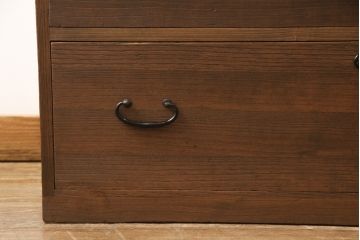 桐箪笥をリペア&カスタム!天板を補強し、金具をフラットに修正。背面に配線用の穴あけ加工。自然な茶色に着色仕上げ。(ローボード、テレビ台、ローチェスト、引き出し、桐箪笥、桐たんす、収納箪笥、時代箪笥)