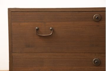 桐箪笥をリペア&カスタム!天板を補強し、金具をフラットに修正加工。自然な茶色に着色仕上げ。(ローボード、テレビ台、ローチェスト、引き出し、桐箪笥、桐たんす、収納箪笥、時代箪笥)