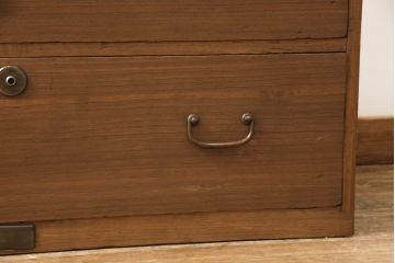 桐箪笥をリペア&カスタム!天板を補強し、金具をフラットに修正加工。自然な茶色に着色仕上げ。(ローボード、テレビ台、ローチェスト、引き出し、桐箪笥、桐たんす、収納箪笥、時代箪笥)