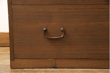 桐箪笥をリペア&カスタム!天板を補強し、金具をフラットに修正加工。自然な茶色に着色仕上げ。(ローボード、テレビ台、ローチェスト、引き出し、桐箪笥、桐たんす、収納箪笥、時代箪笥)