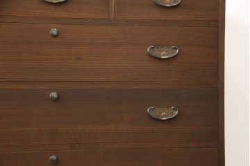 総桐箪笥をリペア&カスタム!お客様のご要望に合わせてインテリアとしても楽しめるようオーク系の濃い色味に着色。(並厚、桐たんす、総桐たんす、小袖たんす、和タンス、衣装箪笥、収納箪笥、チェスト、引き出し)