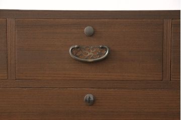 総桐箪笥をリペア&カスタム!お客様のご要望に合わせてインテリアとしても楽しめるようオーク系の濃い色味に着色。(並厚、桐たんす、総桐たんす、小袖たんす、和タンス、衣装箪笥、収納箪笥、チェスト、引き出し)