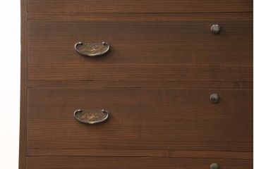 総桐箪笥をリペア&カスタム!お客様のご要望に合わせてインテリアとしても楽しめるようオーク系の濃い色味に着色。(並厚、桐たんす、総桐たんす、小袖たんす、和タンス、衣装箪笥、収納箪笥、チェスト、引き出し)