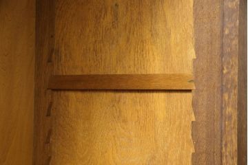 ガラス戸棚をリペア&カスタム!ガラスを銀モールガラスに変更し、木部は現状の色味を活かしつつ着色し仕上げ。(収納棚、戸棚、キャビネット、飾り棚)